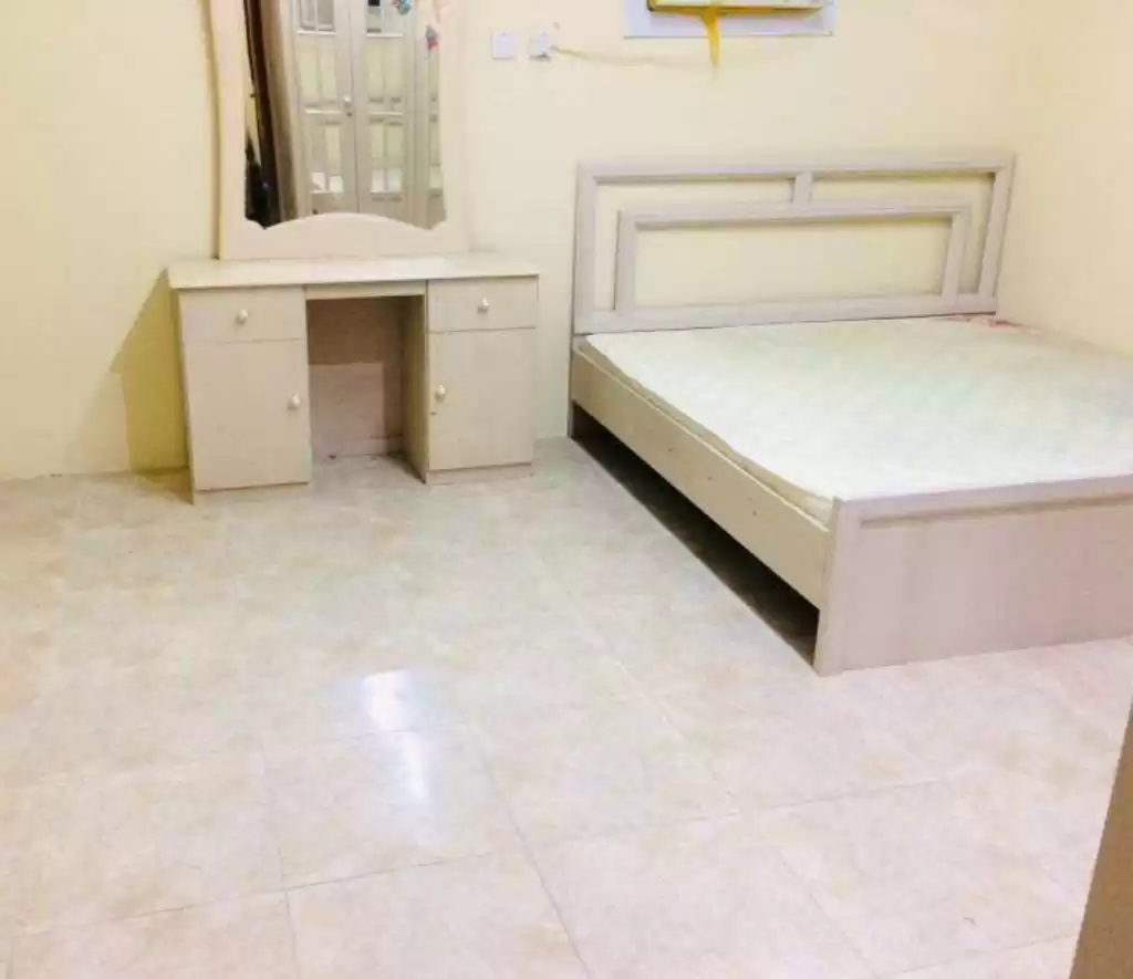 Wohn Klaar eigendom 2 Schlafzimmer F/F Wohnung  zu vermieten in Al Sadd , Doha #17561 - 1  image 