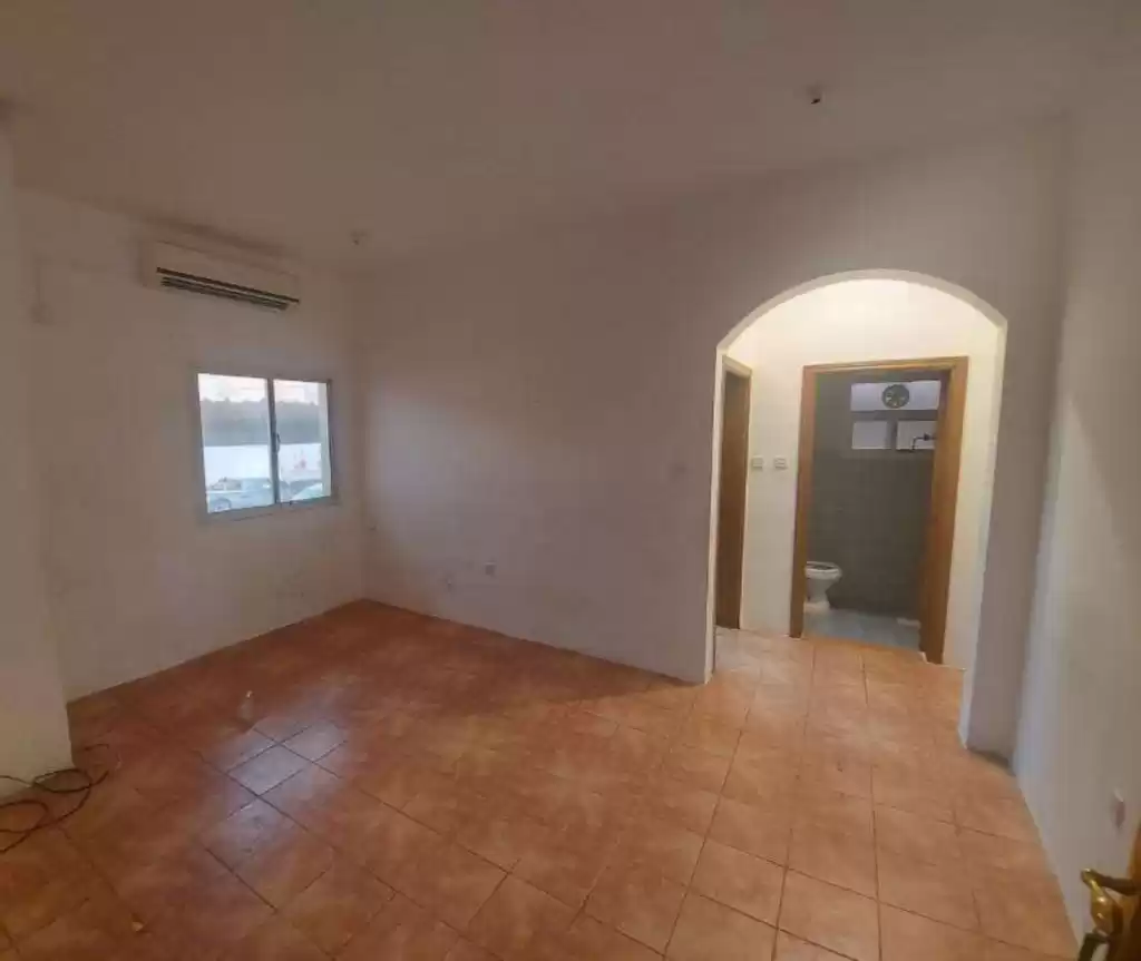 Residential Ready Property 2 Bedrooms U/F Apartment  for rent in Al Sadd , Doha #17575 - 1  image 