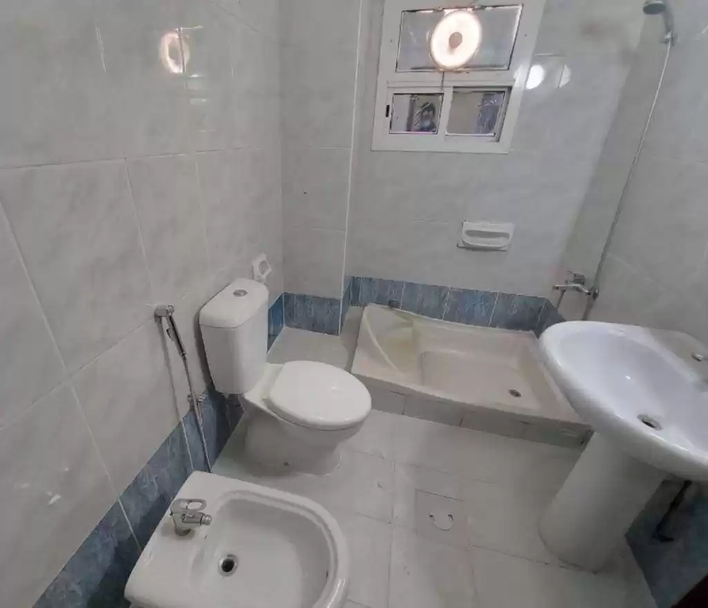 Residential Ready Property 3 Bedrooms U/F Apartment  for rent in Al Sadd , Doha #17635 - 1  image 