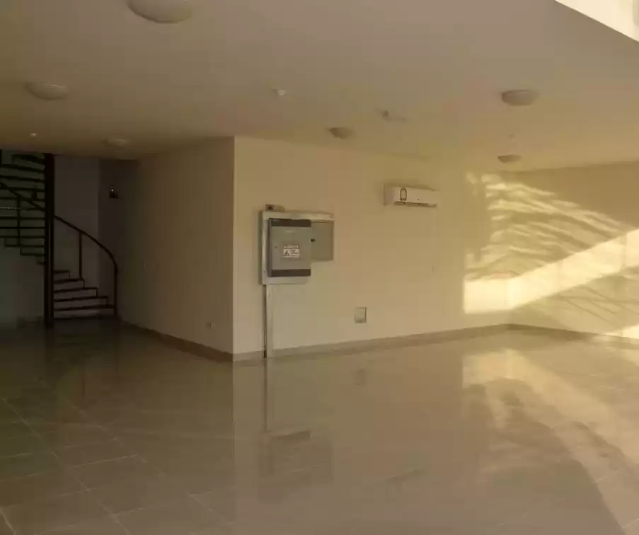 Commercial Ready Property U/F Halls-Showrooms  for rent in Al Sadd , Doha #17705 - 1  image 
