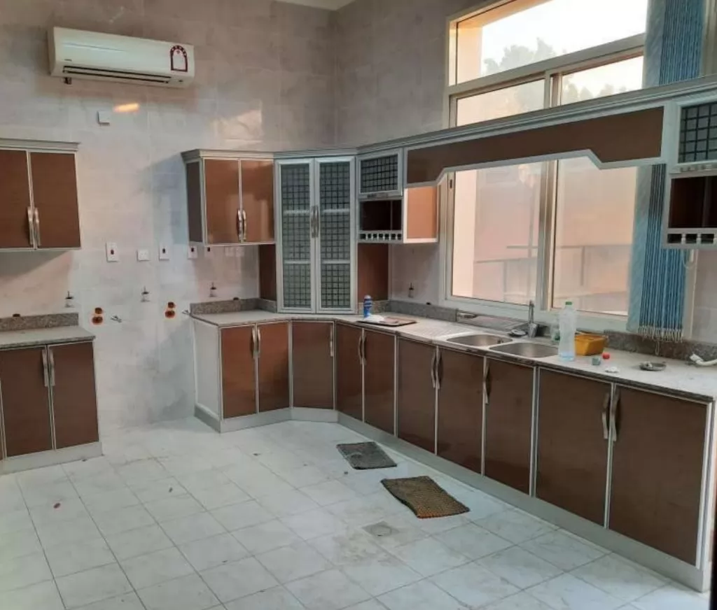 Residential Ready Property 4 Bedrooms U/F Standalone Villa  for rent in Al-Maamoura , Doha-Qatar #17746 - 2  image 