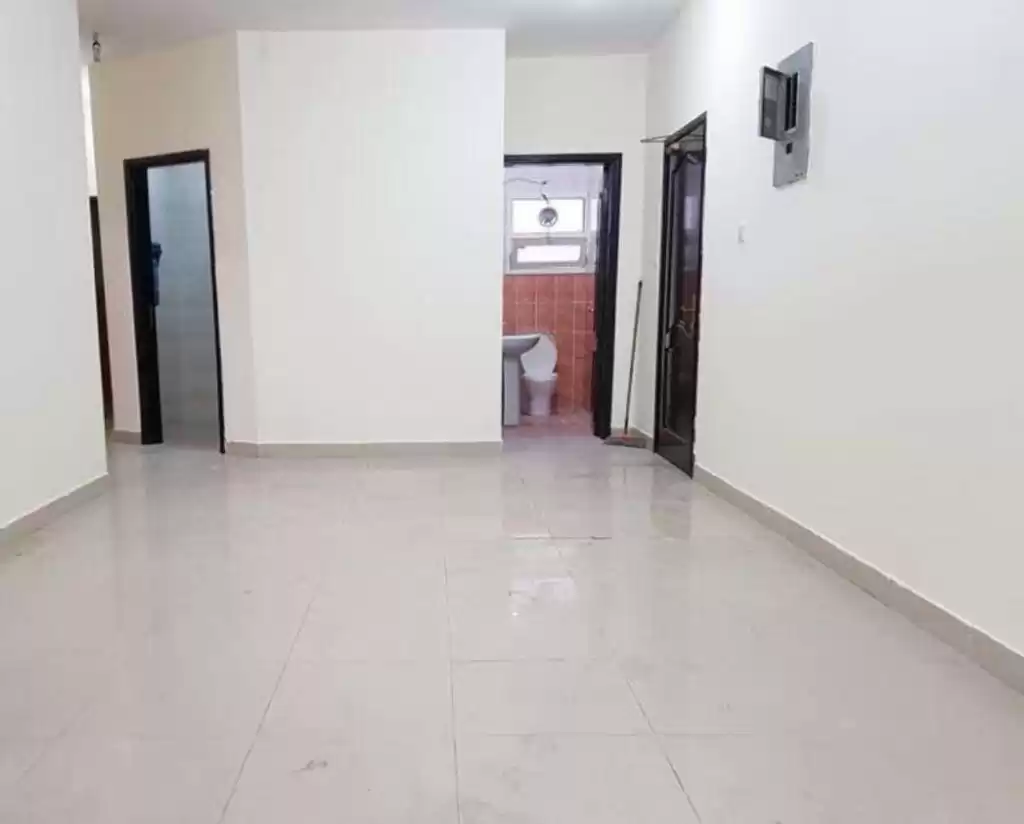 Residential Ready Property 1 Bedroom U/F Apartment  for rent in Al Sadd , Doha #17750 - 1  image 