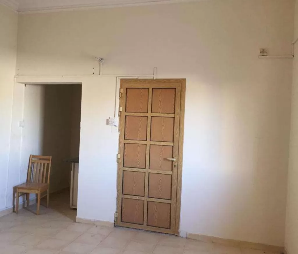 Residential Ready Property 1 Bedroom U/F Apartment  for rent in Doha-Qatar #17751 - 3  image 