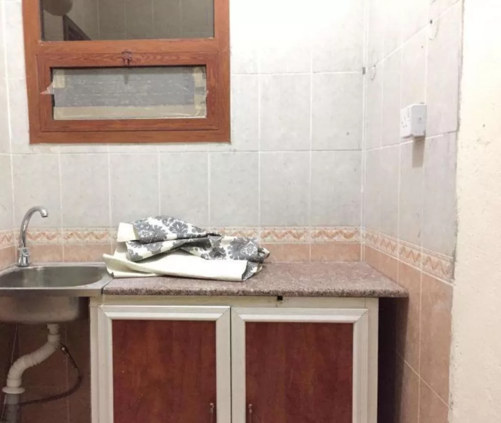 Residential Ready Property 1 Bedroom U/F Apartment  for rent in Old-Airport , Doha-Qatar #17752 - 1  image 