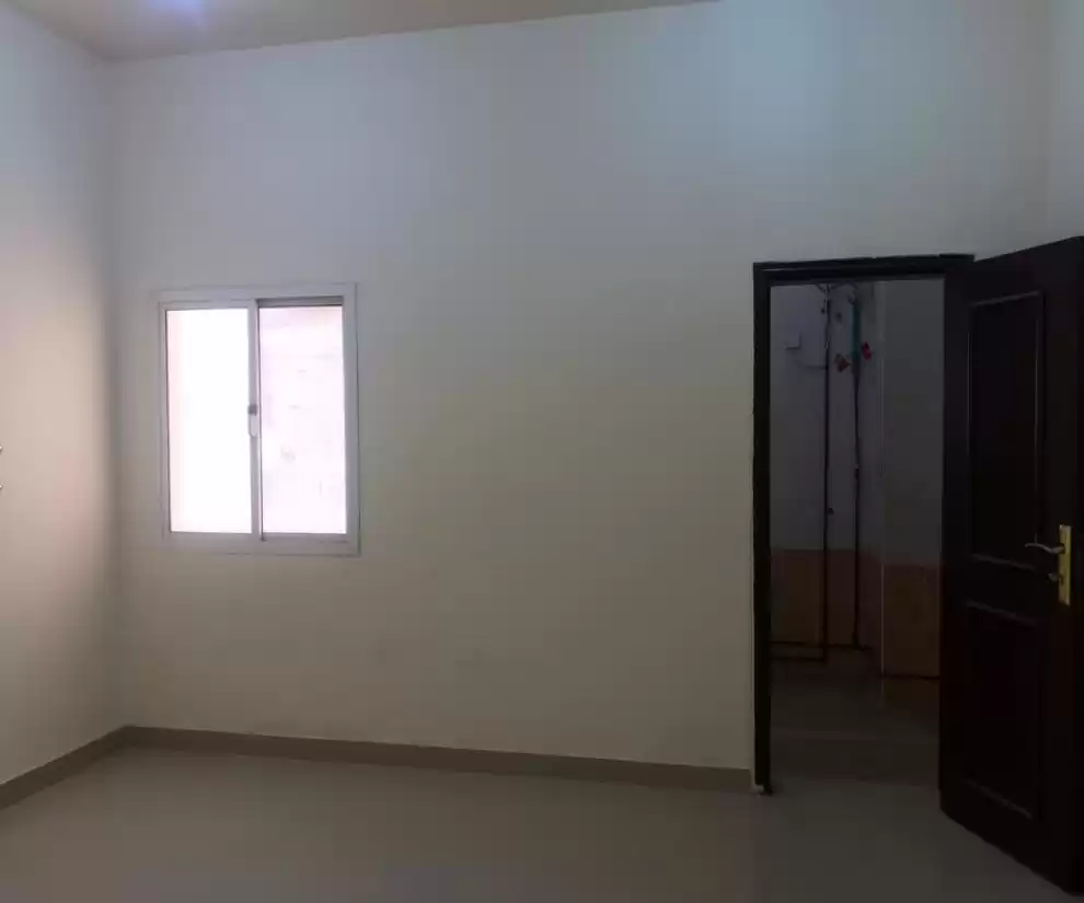 Residential Ready Property 1 Bedroom S/F Apartment  for rent in Doha #17762 - 1  image 
