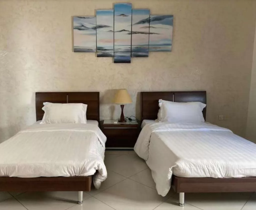 Residential Ready Property 1 Bedroom F/F Apartment  for rent in Fereej-Bin-Mahmoud , Doha-Qatar #17771 - 2  image 
