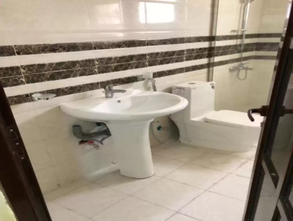 Residential Ready Property 1 Bedroom U/F Apartment  for rent in Doha #17774 - 1  image 