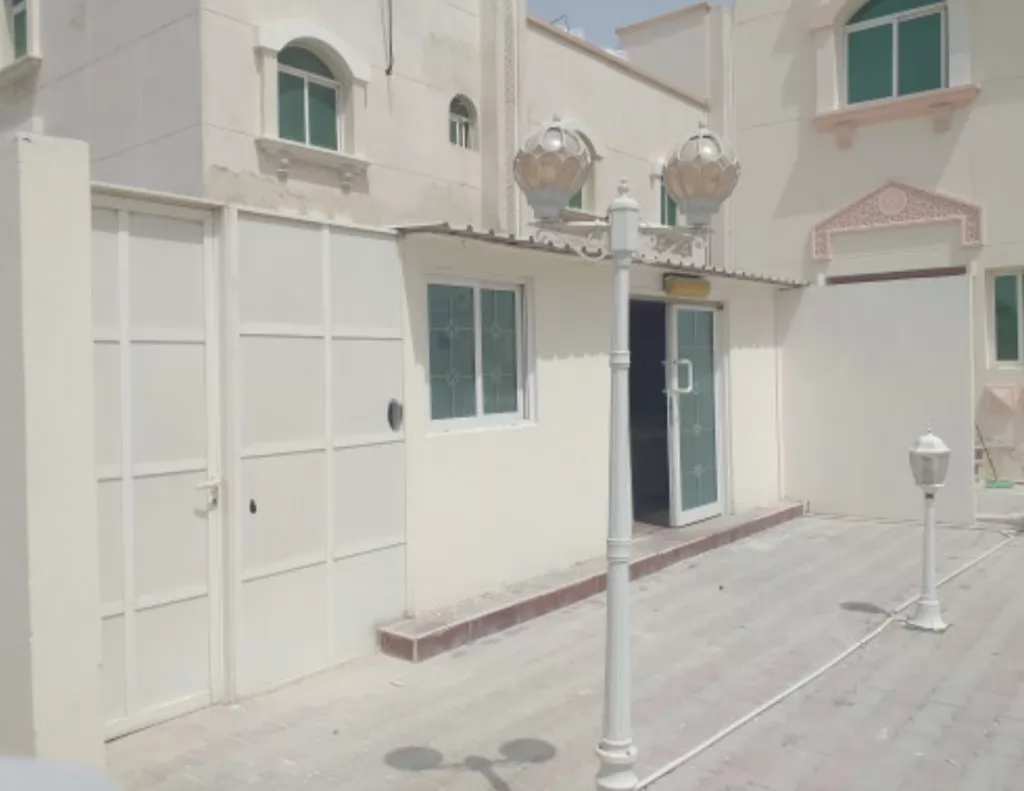 Residential Ready Property 5 Bedrooms U/F Apartment  for rent in Doha-Qatar #17776 - 1  image 