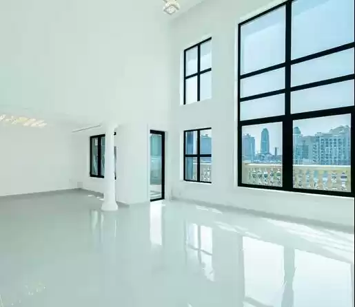 Жилой Готовая недвижимость 4+комнаты для горничных Н/Ф Квартира  продается в Аль-Садд , Доха #17793 - 1  image 