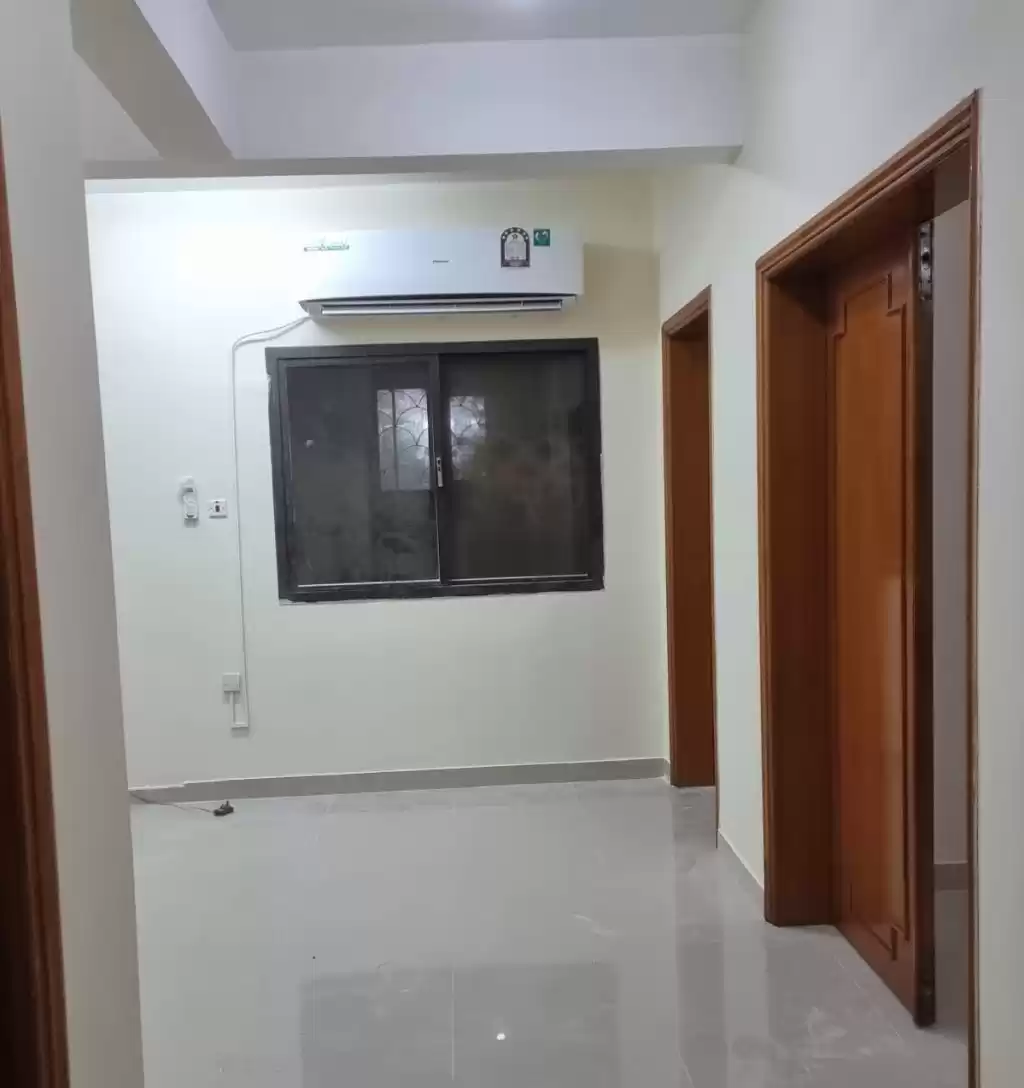 Residential Ready Property 3 Bedrooms U/F Apartment  for rent in Al Sadd , Doha #17822 - 1  image 