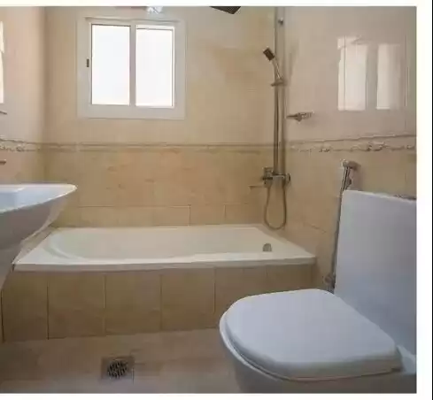 Residencial Listo Propiedad 6 + habitaciones de servicio U / F Villa Standerlone  venta en al-sad , Doha #17828 - 1  image 