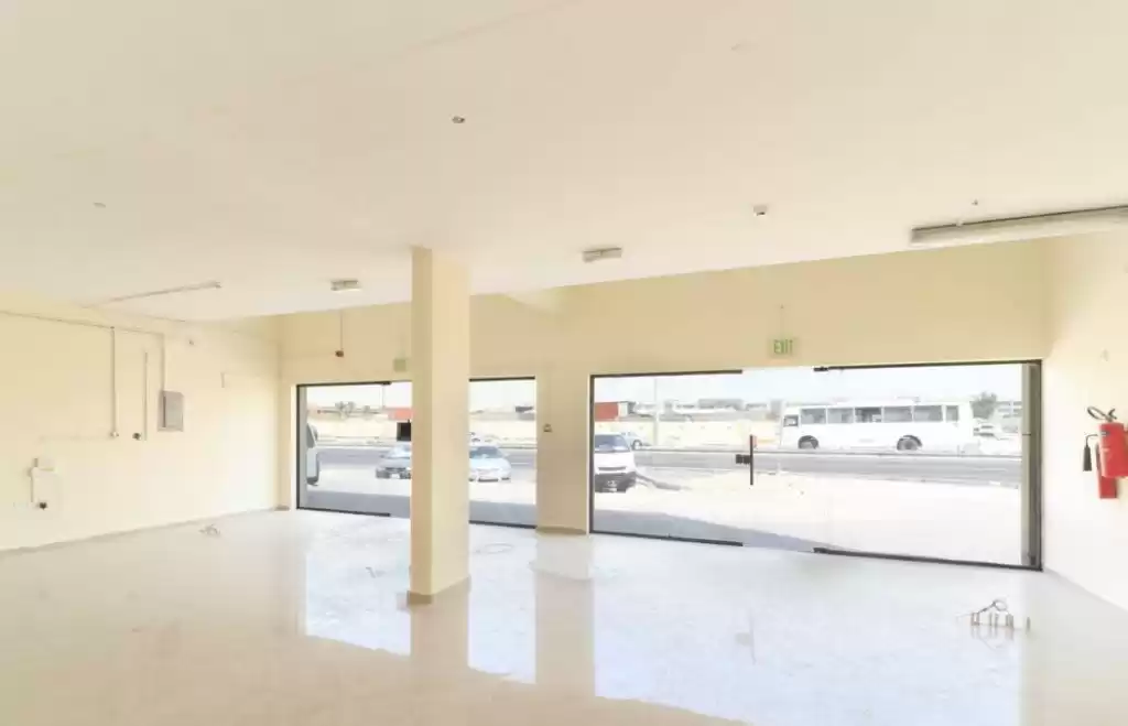 Коммерческий Готовая недвижимость Н/Ф Розничная торговля  в аренду в Аль-Садд , Доха #17932 - 1  image 