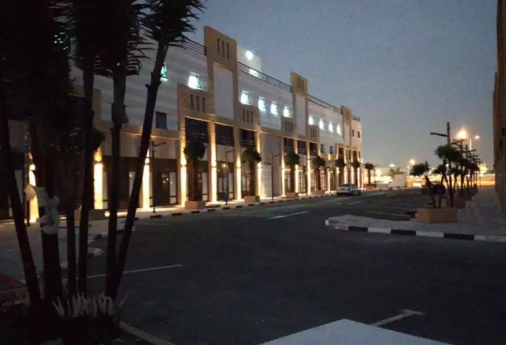 Коммерческий Готовая недвижимость Н/Ф Розничная торговля  в аренду в Аль-Садд , Доха #17938 - 1  image 