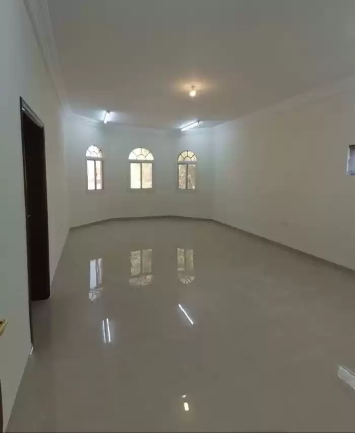 Residential Ready Property 6+maid Bedrooms U/F Standalone Villa  for sale in Al Sadd , Doha #17965 - 1  image 
