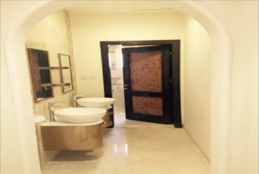 Residential Ready Property 5 Bedrooms U/F Apartment  for sale in Doha #17968 - 1  image 
