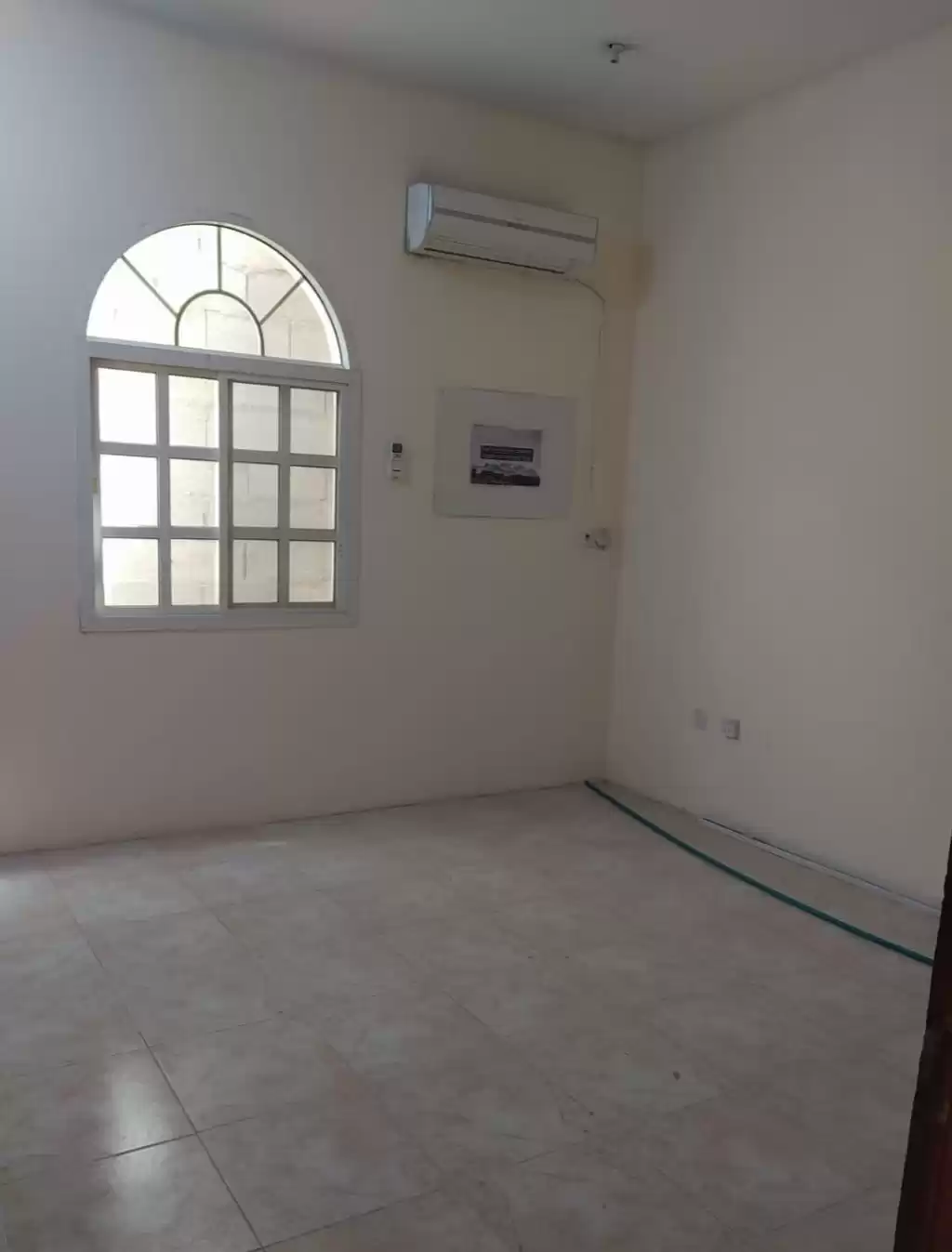 Residential Ready Property Studio U/F Apartment  for rent in Doha #18000 - 1  image 