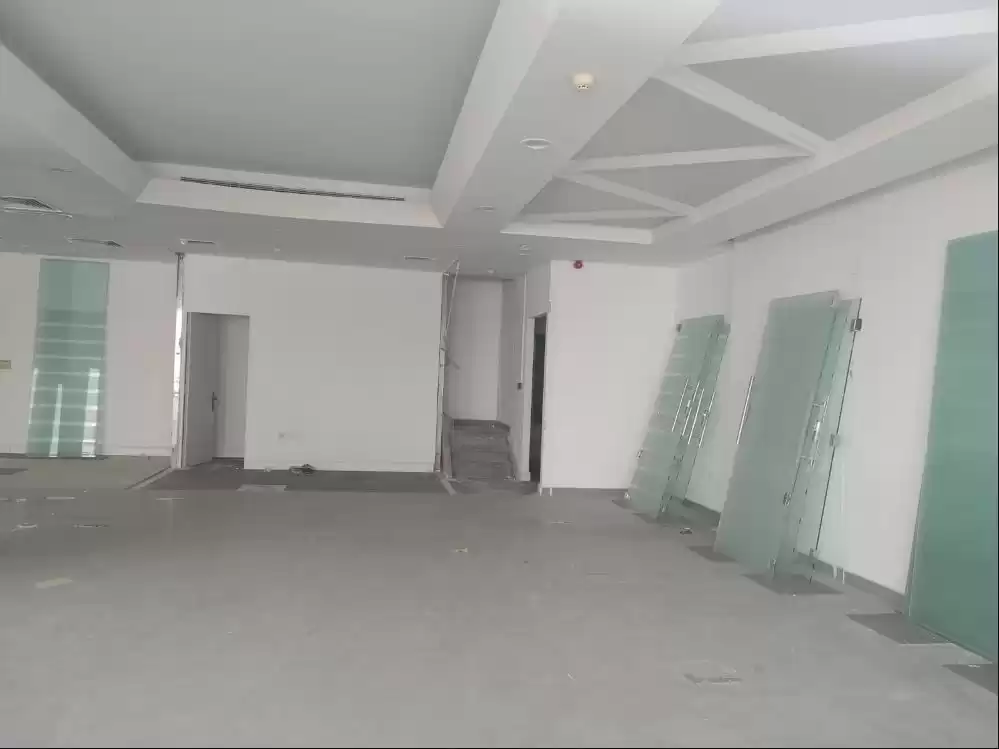 Коммерческий Готовая недвижимость Н/Ф Залы-выставочные залы  продается в Аль-Садд , Доха #18005 - 1  image 