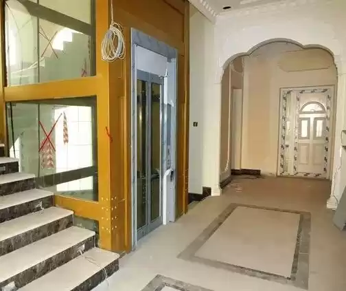 yerleşim Hazır Mülk 6+hizmetçi Yatak Odası U/F Müstakil Villa  satılık içinde Doha #18037 - 1  image 