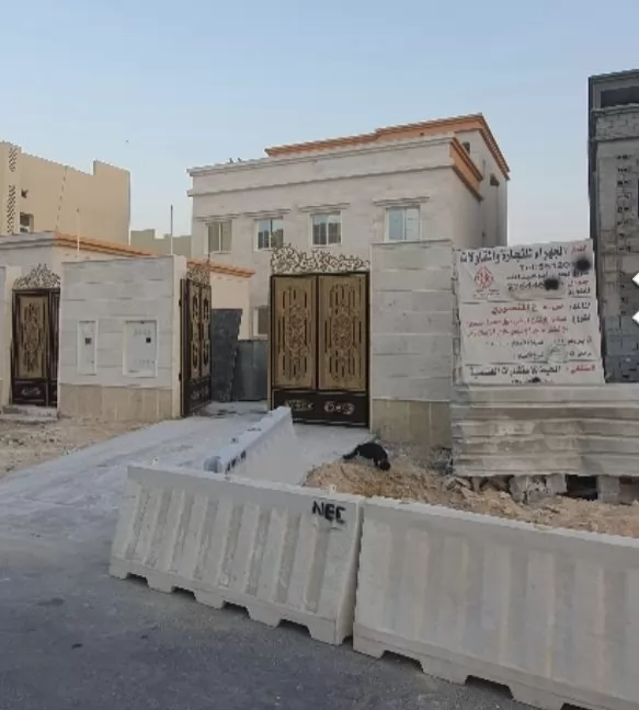 Residential Ready Property 3 Bedrooms U/F Standalone Villa  for sale in Al Sadd , Doha #18085 - 1  image 