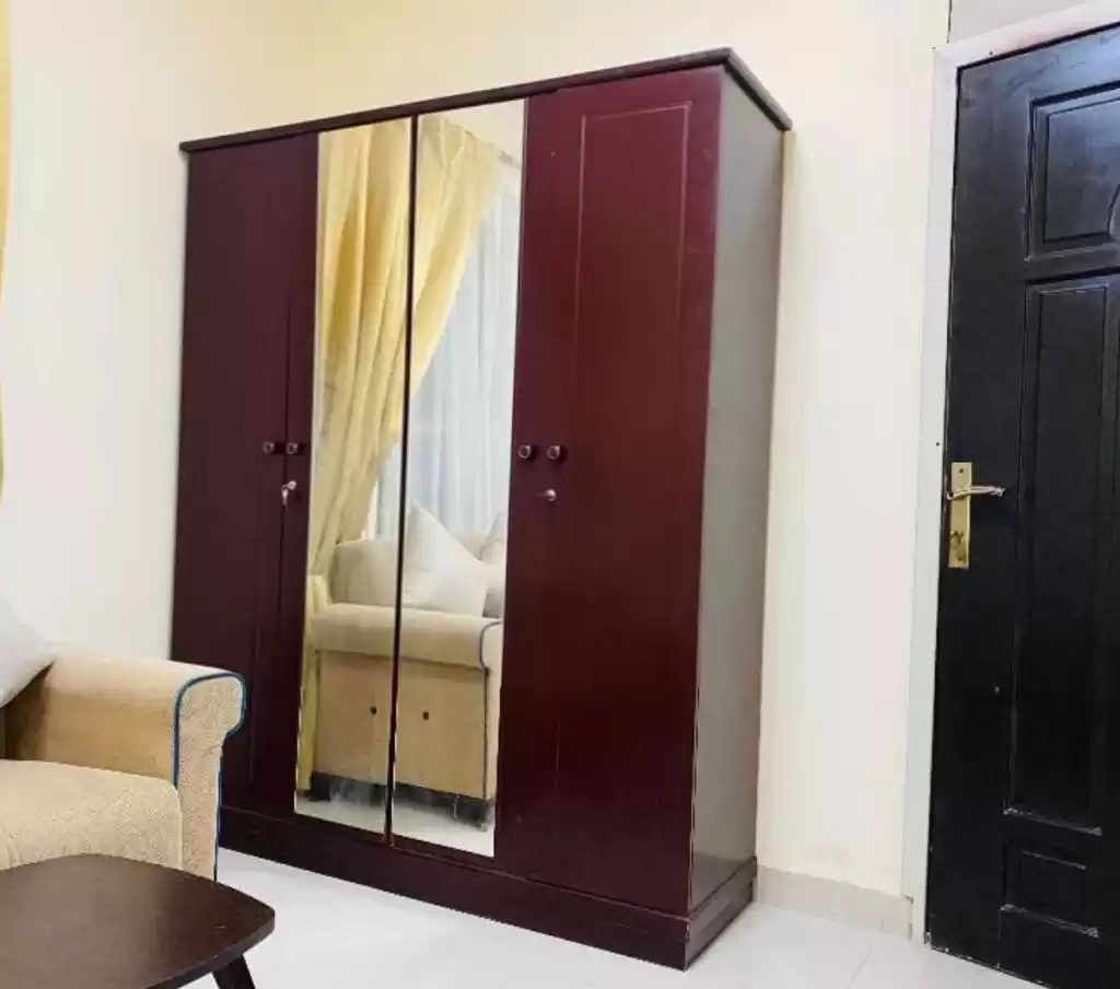 Residential Ready Property 3 Bedrooms F/F Apartment  for rent in Doha #18237 - 1  image 
