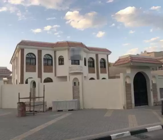 Residential Ready Property 7+ Bedrooms U/F Standalone Villa  for sale in Doha #18244 - 1  image 