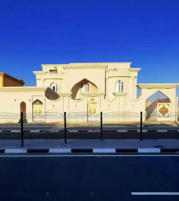 Wohn Klaar eigendom 7+ Schlafzimmer U/F Alleinstehende Villa  zu verkaufen in Al Sadd , Doha #18248 - 1  image 
