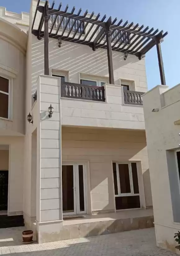 yerleşim Hazır Mülk 7 Yatak Odası U/F Müstakil Villa  satılık içinde Al Sadd , Doha #18286 - 1  image 