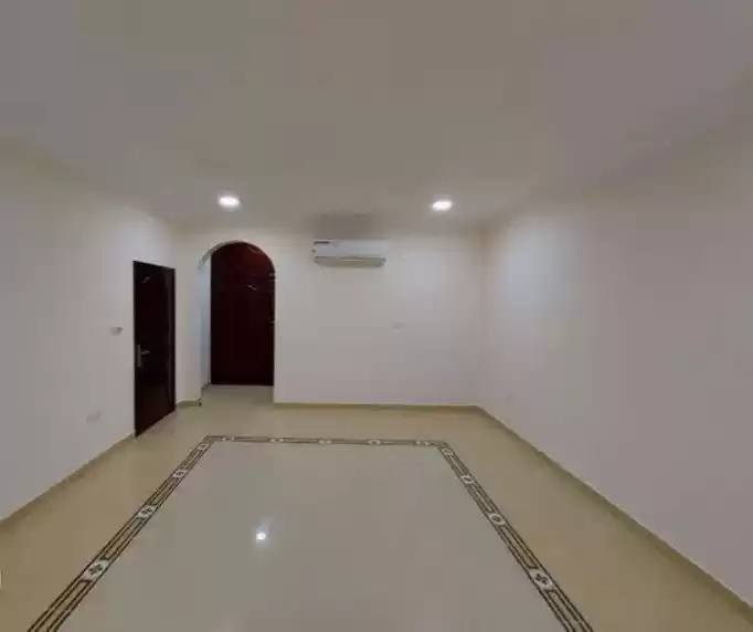 Смешанное использование Готовая недвижимость 5 спален Н/Ф Отдельная вилла  в аренду в Доха #18298 - 1  image 