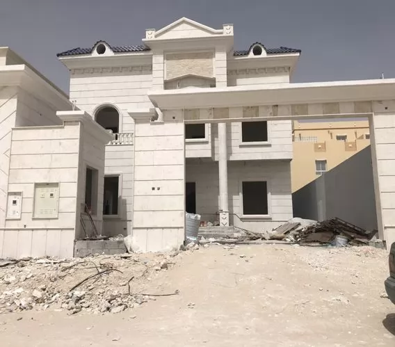 Wohn Klaar eigendom 7+ Schlafzimmer U/F Alleinstehende Villa  zu verkaufen in Al Sadd , Doha #18320 - 1  image 