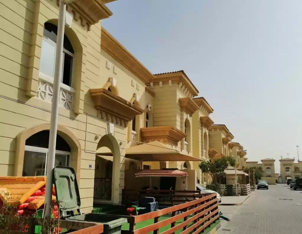 Résidentiel Propriété prête 3 chambres U / f Villa autonome  a louer au Al-Sadd , Doha #18330 - 1  image 