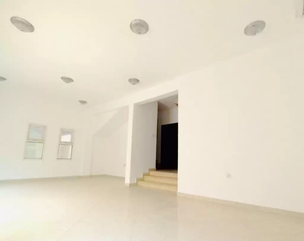 Residential Ready Property 5 Bedrooms U/F Apartment  for rent in Doha #18332 - 1  image 