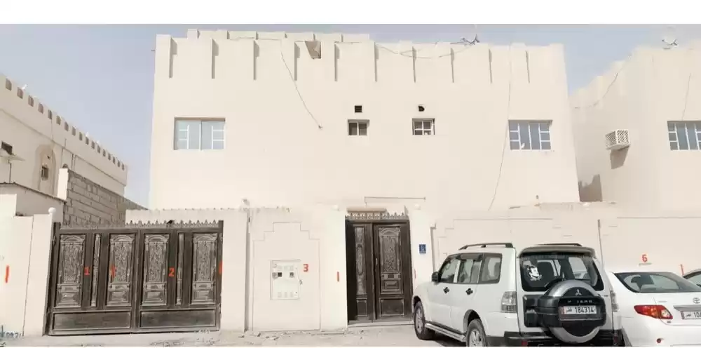 Wohn Klaar eigendom 6 Schlafzimmer U/F Alleinstehende Villa  zu verkaufen in Doha #18342 - 1  image 