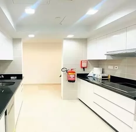 Residential Ready Property 1 Bedroom U/F Apartment  for rent in The-Pearl-Qatar , Doha-Qatar #18347 - 4  image 