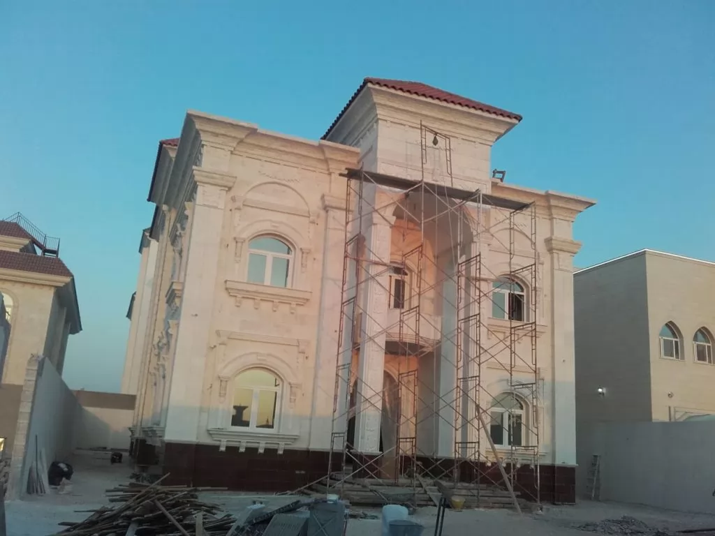 yerleşim Hazır Mülk 7+ Yatak Odası U/F Müstakil Villa  satılık içinde Al Sadd , Doha #18364 - 1  image 