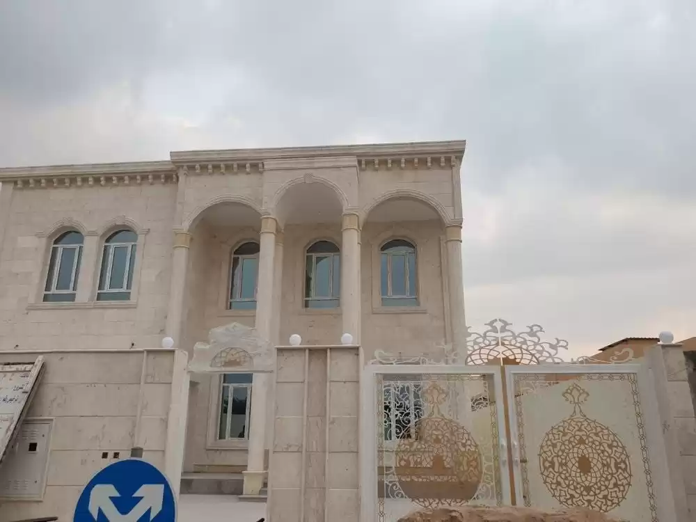 Wohn Klaar eigendom 6 Schlafzimmer U/F Alleinstehende Villa  zu verkaufen in Al Sadd , Doha #18368 - 1  image 