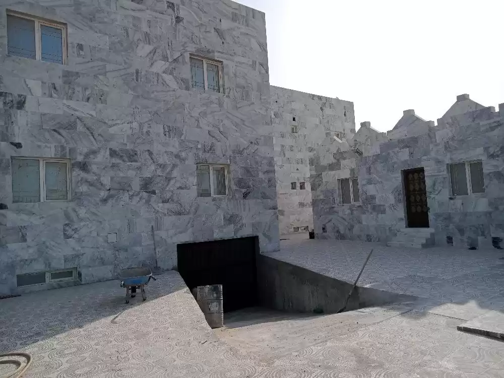 yerleşim Hazır Mülk 7+ Yatak Odası U/F Müstakil Villa  satılık içinde Al Sadd , Doha #18380 - 1  image 