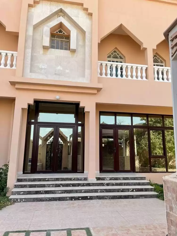 Wohn Klaar eigendom 7+ Schlafzimmer U/F Alleinstehende Villa  zu verkaufen in Al Sadd , Doha #18381 - 1  image 