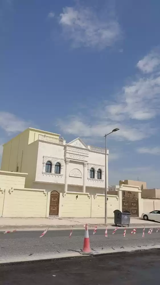 Wohn Klaar eigendom 7 Schlafzimmer U/F Alleinstehende Villa  zu verkaufen in Doha #18383 - 1  image 