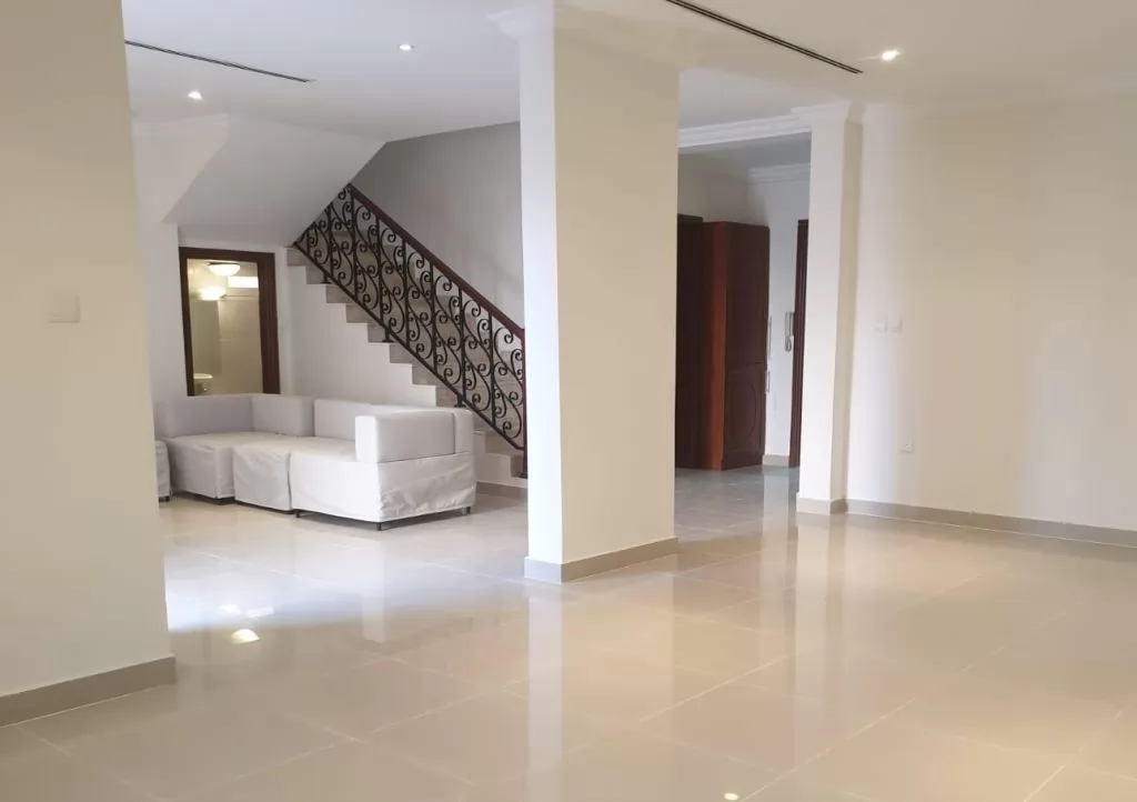 Residential Ready Property 4 Bedrooms U/F Apartment  for rent in Doha #18386 - 2  image 