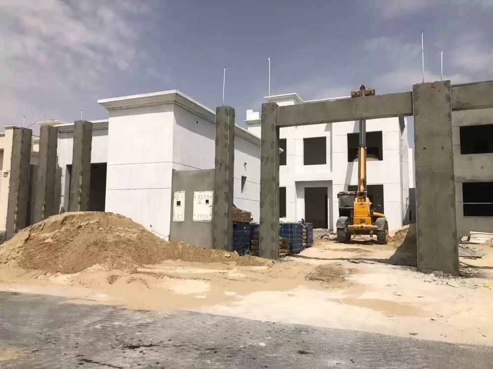 Residential Ready Property 7+ Bedrooms U/F Standalone Villa  for sale in Doha #18390 - 1  image 