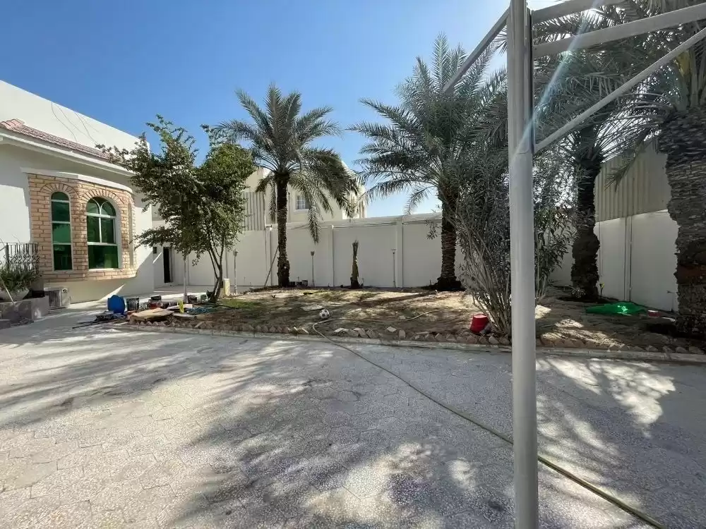 Residential Ready Property 7+ Bedrooms U/F Standalone Villa  for sale in Al Sadd , Doha #18394 - 1  image 