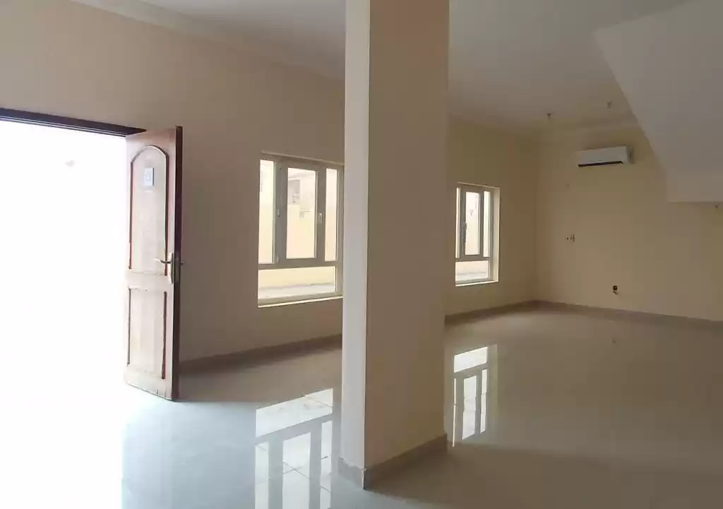 Residential Ready Property 3 Bedrooms U/F Apartment  for rent in Al Sadd , Doha #18400 - 1  image 