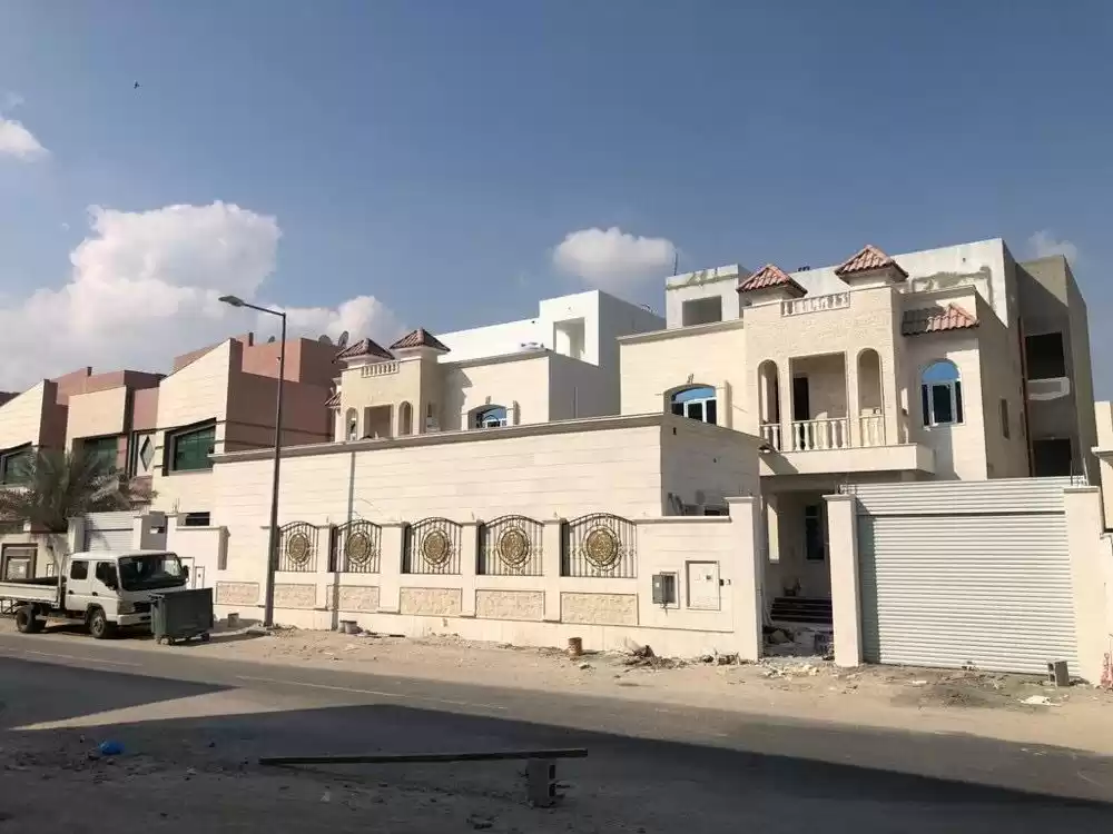 Residential Ready Property 7 Bedrooms U/F Standalone Villa  for sale in Doha #18414 - 1  image 