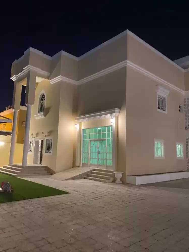 Residential Ready Property 7+ Bedrooms U/F Standalone Villa  for sale in Doha #18417 - 1  image 