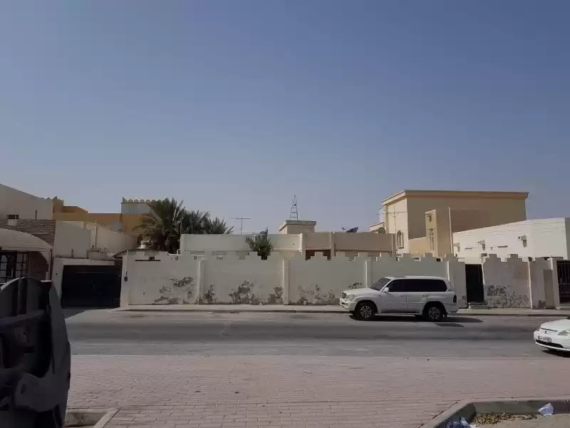 سكني عقار جاهز غير مفروش مبنى  للبيع في السد , الدوحة #18423 - 1  صورة 