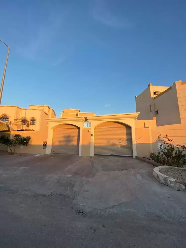Residential Ready Property 7 Bedrooms U/F Standalone Villa  for sale in Al Sadd , Doha #18435 - 1  image 