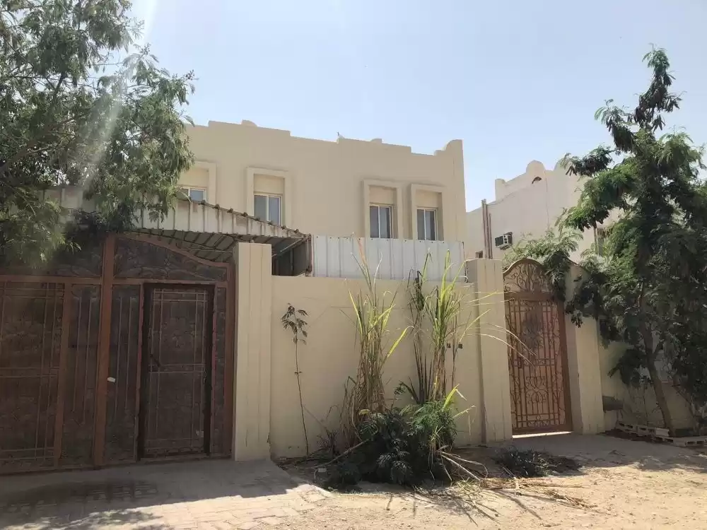 yerleşim Hazır Mülk 6 Yatak Odası U/F Müstakil Villa  satılık içinde Al Sadd , Doha #18451 - 1  image 