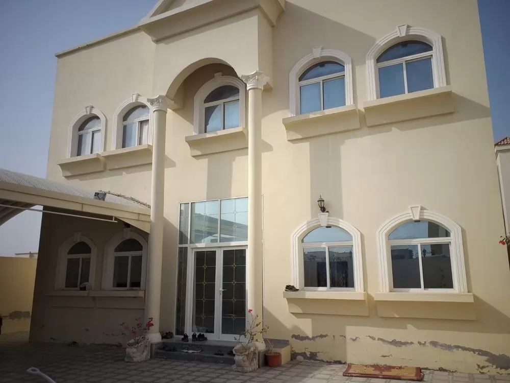 Жилой Готовая недвижимость 7 спален Ж/Ж Отдельная вилла  продается в Доха #18457 - 1  image 