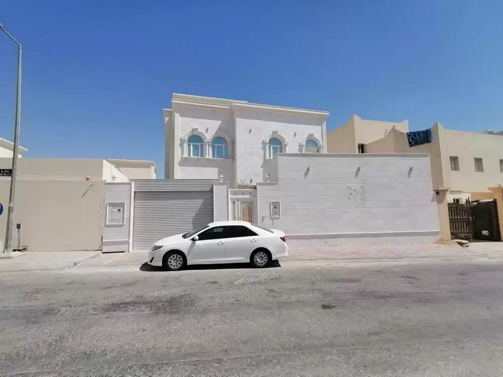 Residential Ready Property 7+ Bedrooms U/F Standalone Villa  for sale in Al Sadd , Doha #18472 - 1  image 