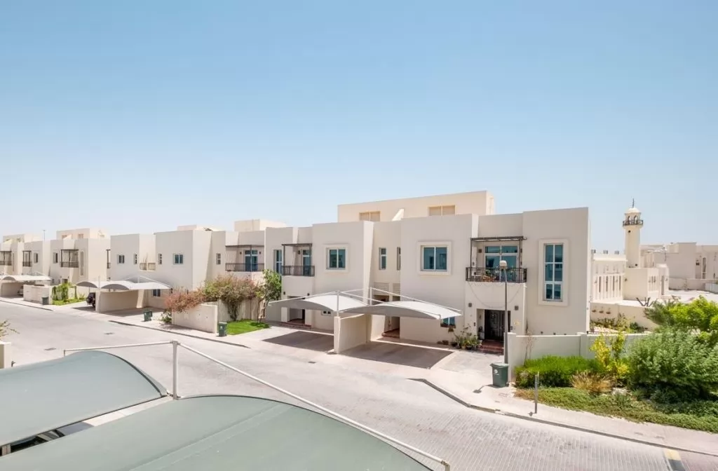 Residential Ready Property 4 Bedrooms S/F Villa in Compound  for rent in Doha-Qatar #18483 - 1  image 